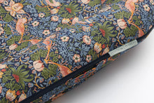 Deluxe + Dockatot Strawberry Thief