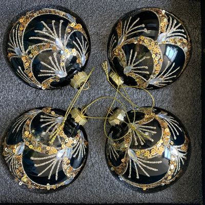 S/4 GOLD SCALLOP DESIGN BALLS