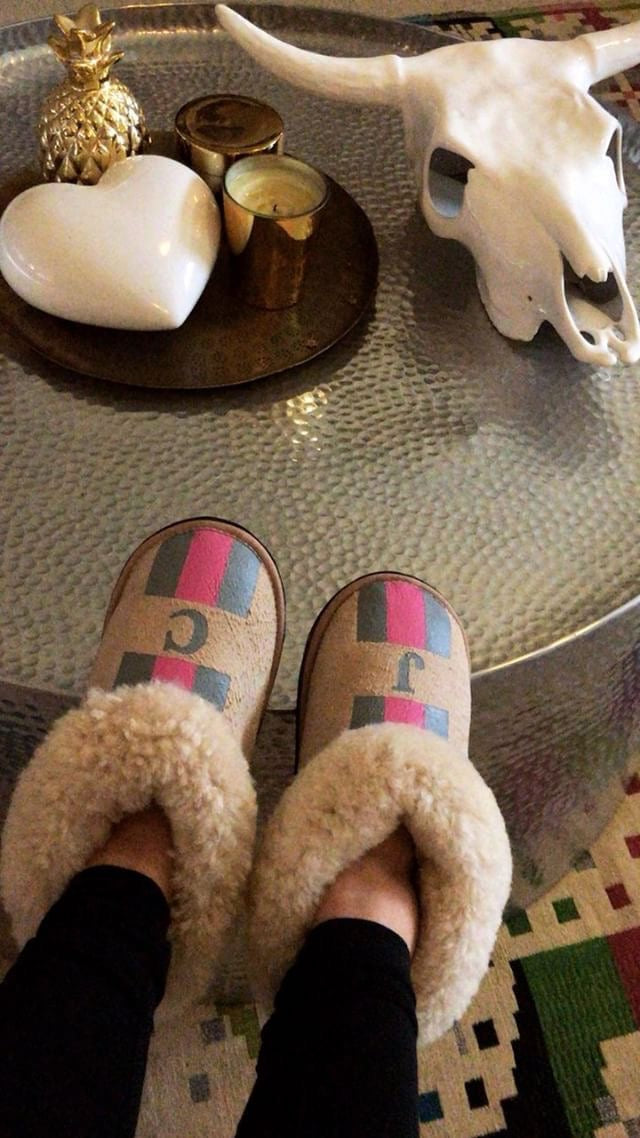 Initial slippers 2024