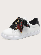 Black Ribbon Patterned Shoelace Sneakers