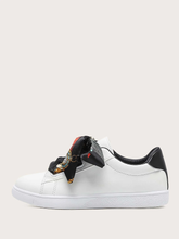 Black Ribbon Patterned Shoelace Sneakers